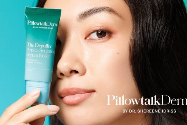 pillowtalk derm the depuffer - arnica roll-on serum